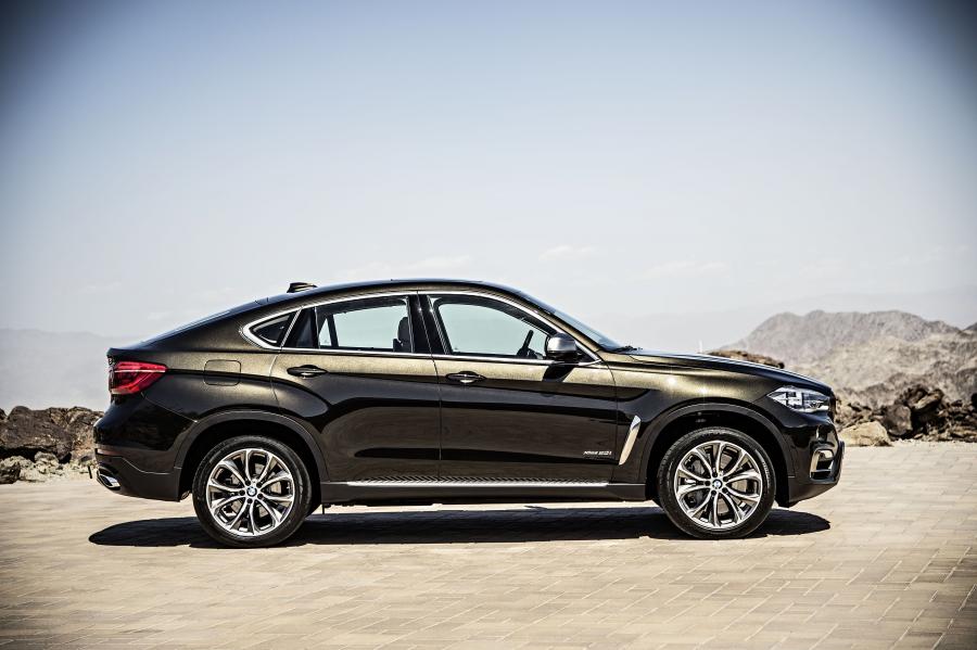  BMW X6 xDrive 5.0i 2015 года  (фото 17 из 113)